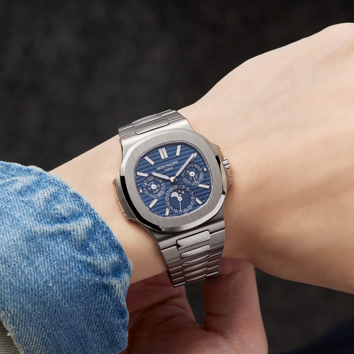 Patek Phillipe Nautilus Silver blue Dial Metal premium watch