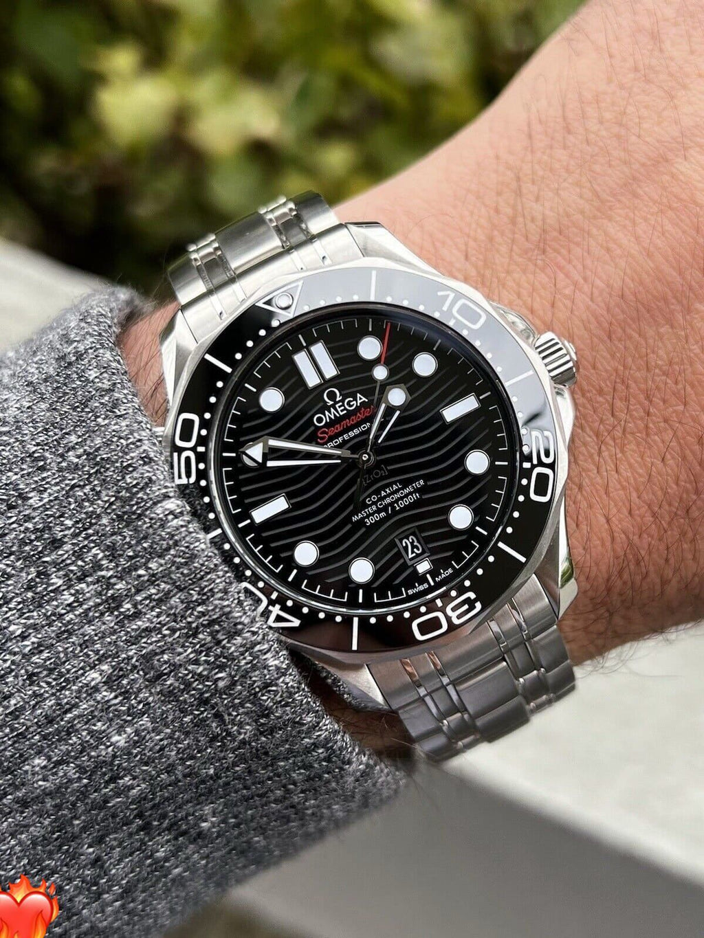 Omega Seamaster Diver 300M  Silver Black Dial Metal watch